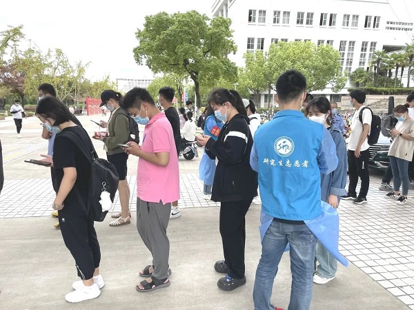 /upload/image/tin-tuc/dai-hoc-thuong-hai-chung-tay-huong-ung-phong-chong-dich-covid-19-2.jpg