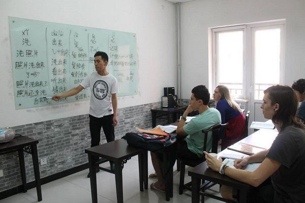 Nên học tiếng Trung ở nhà hay học ở trung tâm?